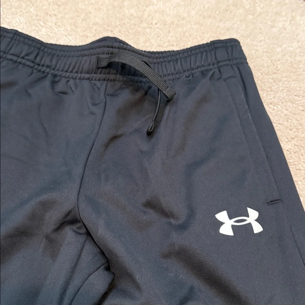 Youth medium black under Armour sweatpants NWT